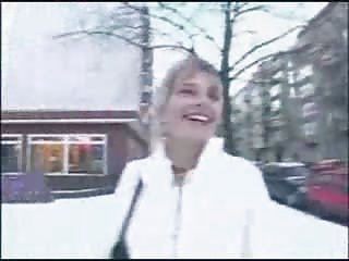 漂亮的前戏结束于一个激动的他妈的
